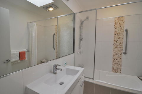 Bluedock Apartments - Sunshine Coast Guide 1