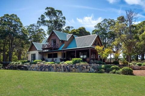 Tintagel Estate I Private Properties - Sunshine Coast Guide 0