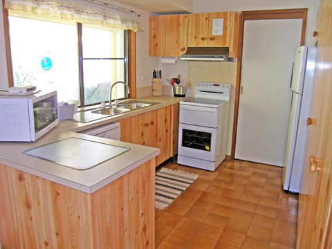 WARR4C - Home Away - Sunshine Coast Guide 1