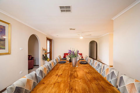 Watervale Hotel Guesthouse - Sunshine Coast Guide 2