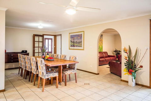 Watervale Hotel Guesthouse - Sunshine Coast Guide 0