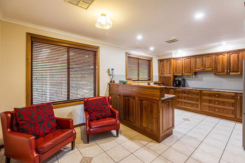 Watervale Hotel Guesthouse - Sunshine Coast Guide 3