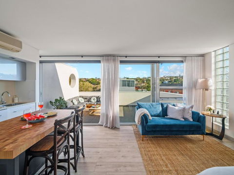 XQ Collection La Casa De Frida - Modern Studio With Balcony - Sunshine Coast Guide 2