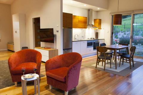 Wilderberry Cottage - Sunshine Coast Guide 2