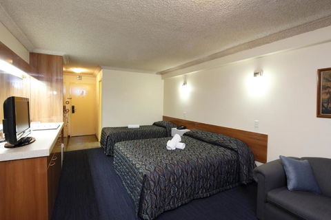 Windsor Lodge - Sunshine Coast Guide 1