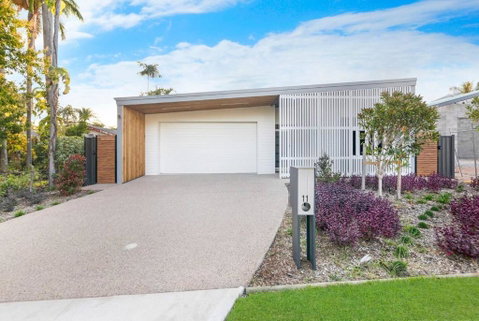 A Sumptuous Poolside Family Oasis At Gardens Villa - Sunshine Coast Guide 1