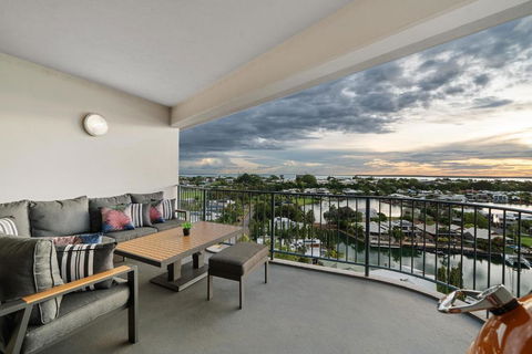 Anchor Point Penthouse 3BR With Marina Views - Pool - BBQs - Sunshine Coast Guide 3