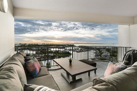 Anchor Point Penthouse 3BR With Marina Views - Pool - BBQs - Sunshine Coast Guide 4