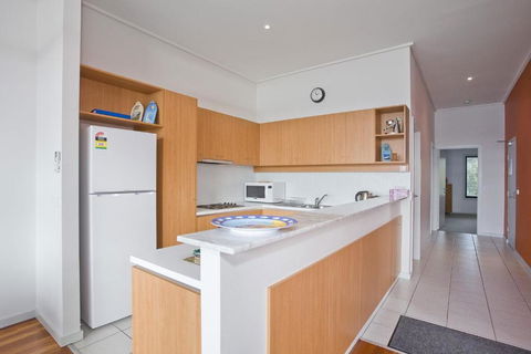 Apartment 35 Pacific Apartments - Sunshine Coast Guide 4
