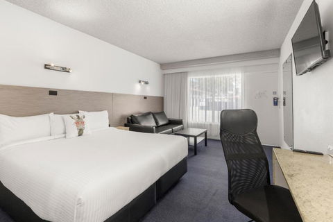 Zebra Motel - Sunshine Coast Guide 1