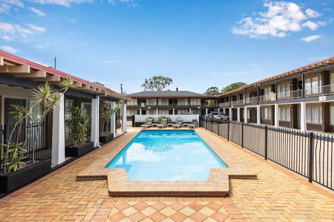 Zebra Motel - Sunshine Coast Guide 0