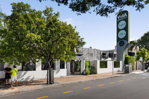 YHA Brisbane City - Sunshine Coast Guide 1