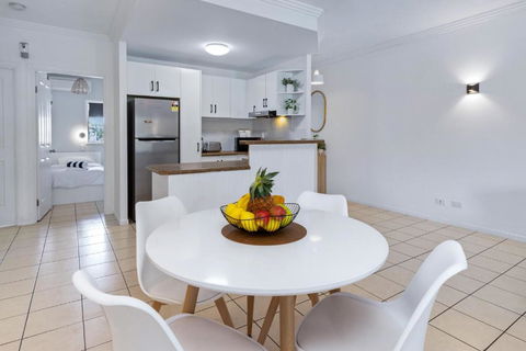 Zion Escapes Cairns City Waters Edge Family Apartment - Sunshine Coast Guide 3