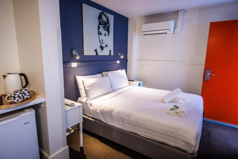 YHA Melbourne Central - Sunshine Coast Guide 1