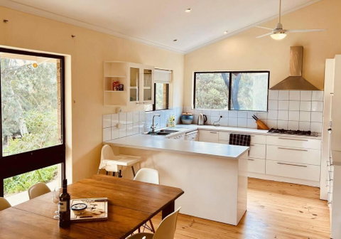 Yankalilla Foothills Retreat - Sunshine Coast Guide 3