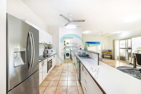 ZEN FORESHORE Cozy 2-BR, 2-BA Holiday Home + Pool - Sunshine Coast Guide 3