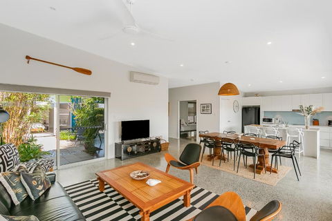 Zen Garden Beach House Casuarina By UHoliday - Sunshine Coast Guide 3