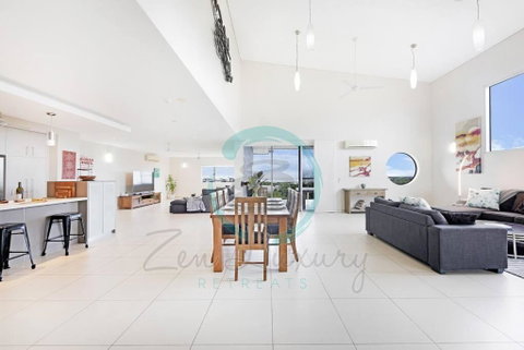 ZEN LUXURY: 2-Story 4-BR Penthouse In Darwin City With Mindal Markets & Harbour Views - Sunshine Coast Guide 3