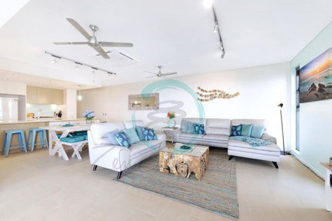 ZEN POINT PENTHOUSE 3-BR Executive W/front Retreat - Sunshine Coast Guide 3