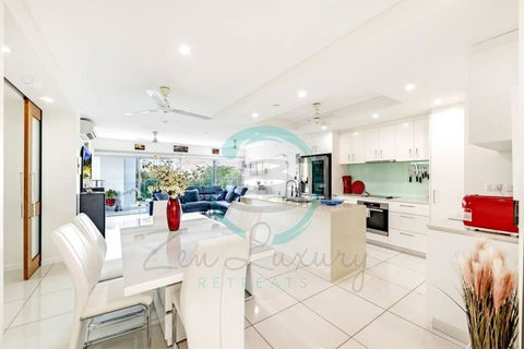 ZEN Tree Blossom: 3-BR Luxury Apt Near Waterfront - Sunshine Coast Guide 0