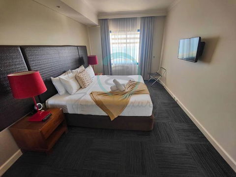 ZEN88 ESPLANADE: 1-BR Top Floor Ocean View Suite - Sunshine Coast Guide 1