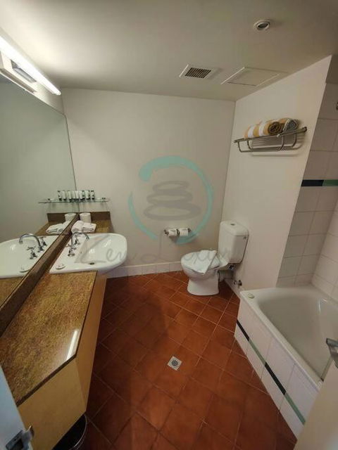 ZEN88 ESPLANADE: 1-BR Top Floor Ocean View Suite - Sunshine Coast Guide 3