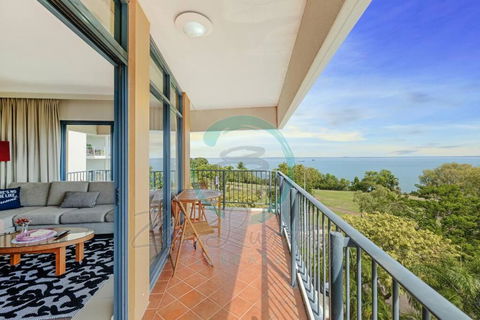 ZEN88 Esplanade: 3-BR Luxury Suite Near Waterfront - Sunshine Coast Guide 0