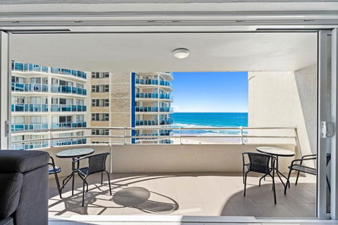 Zenith Apartments - Q Stay - Sunshine Coast Guide 1