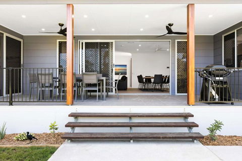 Zephyr Bayside Villas 4 Bed - Sunshine Coast Guide 0