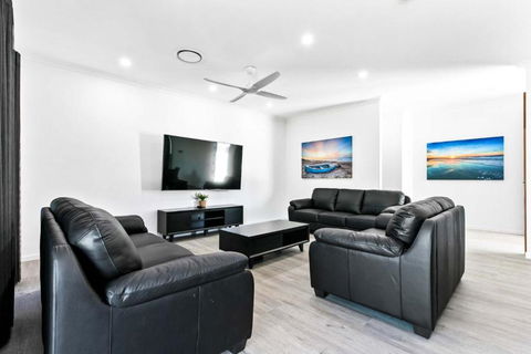 Zephyr Bayside Villas 4 Bed - Sunshine Coast Guide 1