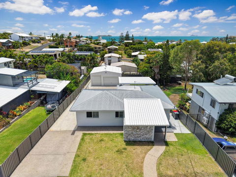 Zilzie Beach House - Sunshine Coast Guide 2