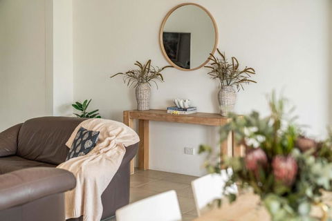 Zinc 1 - Modern Apartment With Lift - Sunshine Coast Guide 2
