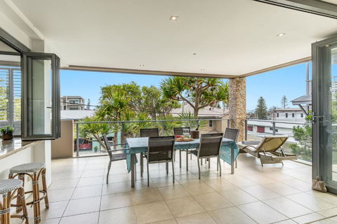 Zinc 1 - Modern Apartment With Lift - Sunshine Coast Guide 0