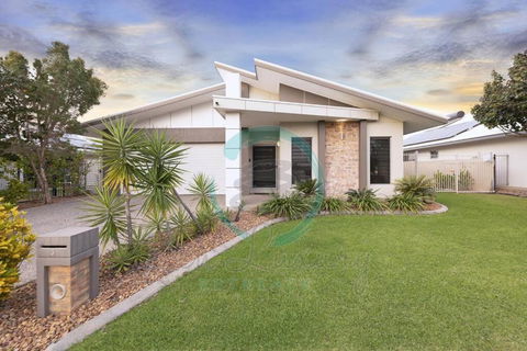 Zenhouse: 4BR Stylish Work/Family Home In Muirhead - Sunshine Coast Guide 0