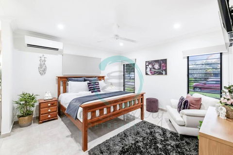 Zenhouse: 4BR Stylish Work/Family Home In Muirhead - Sunshine Coast Guide 2