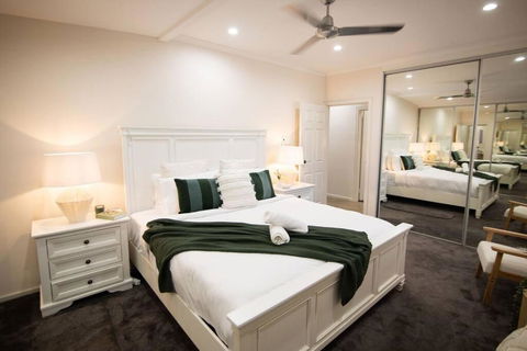 ZenLux Rosewood Luxury Family Escape - Pool - BBQ - Sunshine Coast Guide 3