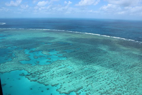 Reef And Island Scenic Flight From Airlie Beach - Sunshine Coast Guide 1