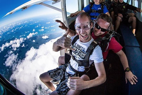 Byron Bay Tandem Sky Dive - Sunshine Coast Guide 4