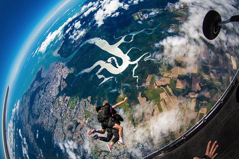 Reef And Rainforest Tandem Sky Dive In Cairns - Sunshine Coast Guide 5
