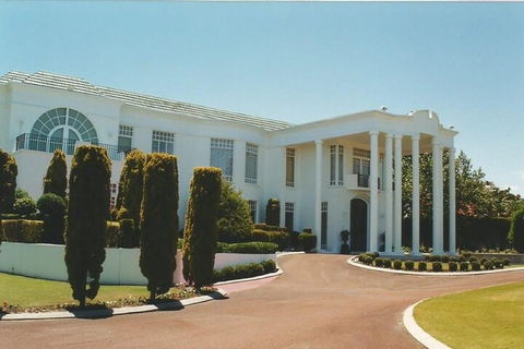 The Billionaire Club - Sunshine Coast Guide 2